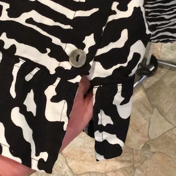 Black & White Blouse - Picture 4 of 8